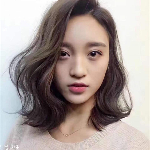 齊肩發(fā)怎么燙好看？女生發(fā)型設(shè)計與臉形搭配