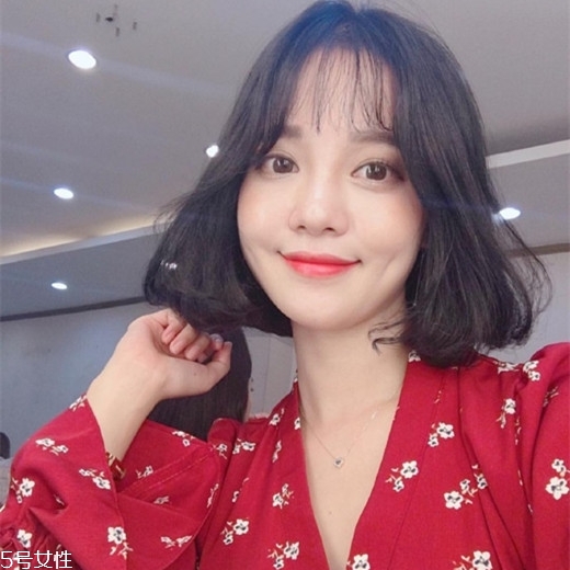 發(fā)量多女生適合什么發(fā)型？形象百變的你