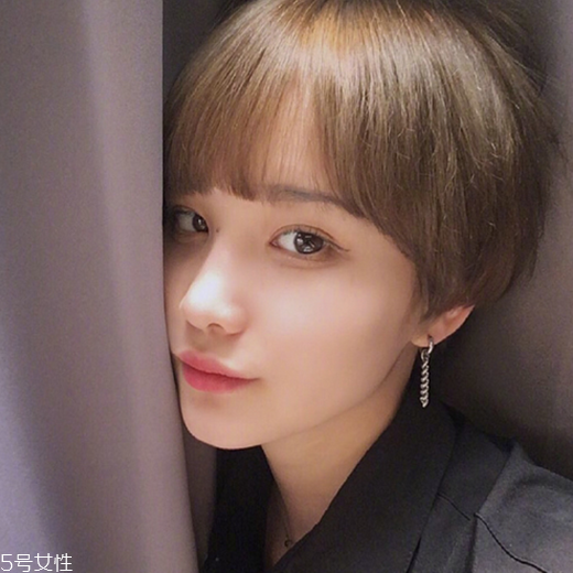 女生發(fā)質軟適合什么發(fā)型？胖圓臉顯瘦發(fā)型參考