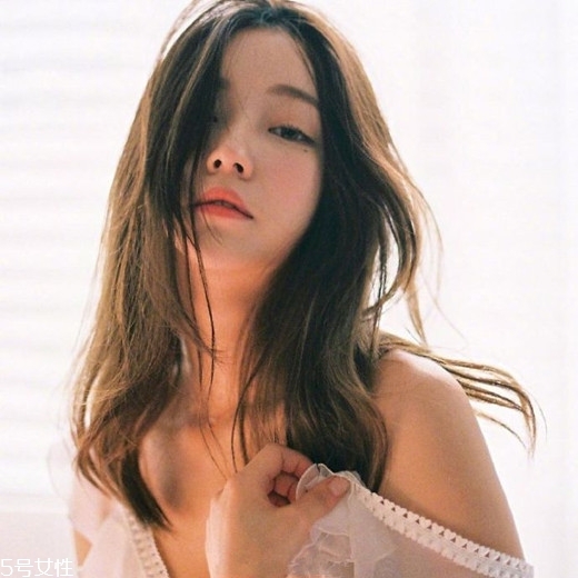 發(fā)量多女生適合什么發(fā)型？形象百變的你