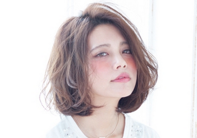 齊肩發(fā)怎么燙好看？女生發(fā)型設計與臉形搭配