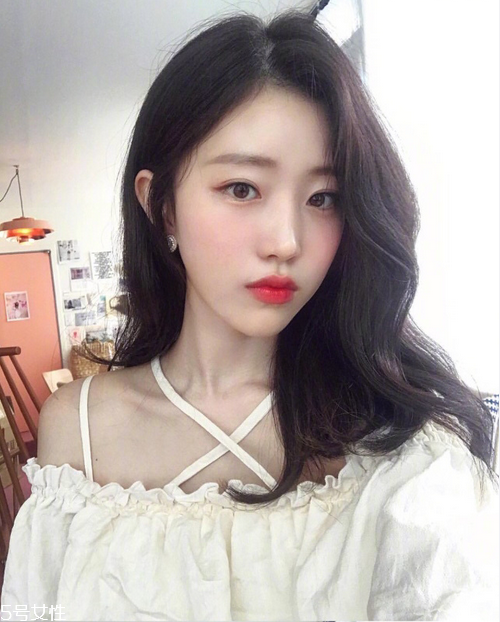 發(fā)量多女生適合什么發(fā)型？形象百變的你