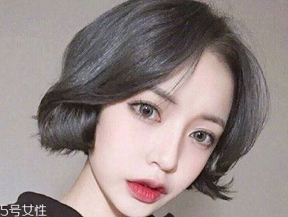 短頭發(fā)染什么顏色好看洋氣顯白？短發(fā)這樣弄好看又大方