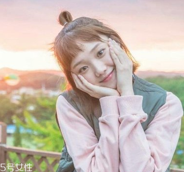 李圣經(jīng)同款短發(fā)怎么打理？吹頭發(fā)的時(shí)候盡量吹發(fā)根