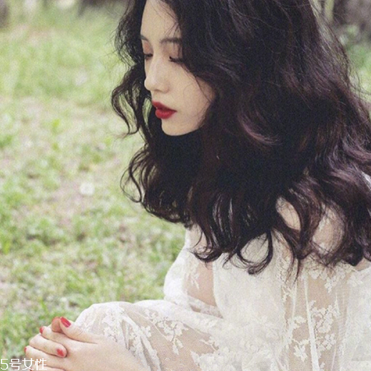 發(fā)量多女生適合什么發(fā)型？形象百變的你