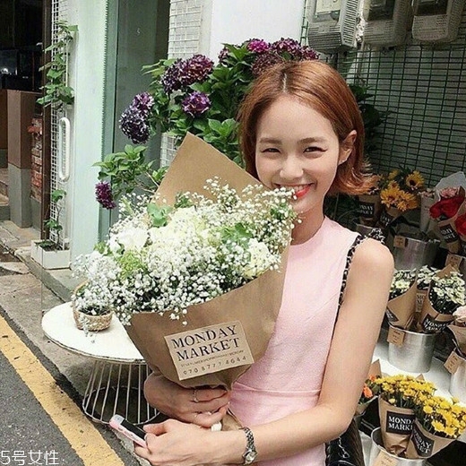 齊肩發(fā)怎么燙好看？女生發(fā)型設計與臉形搭配