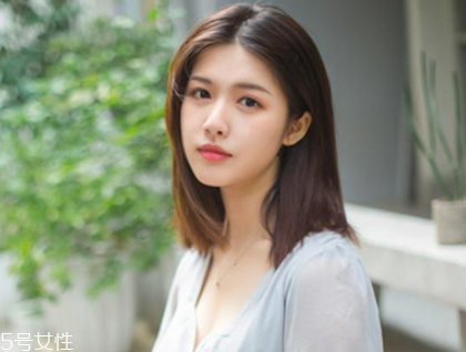 矮個(gè)子女生適合什么短發(fā)？氣質(zhì)齊肩卷發(fā)