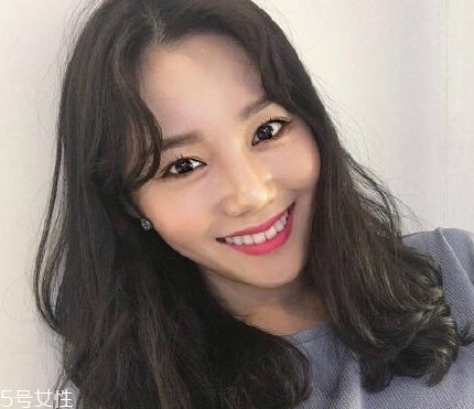 凌亂小卷中長發(fā)怎么弄好看？超美的凌亂小卷中長發(fā)