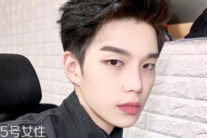 2018男生流行什么發(fā)型款式？2018男生染發(fā)顏色推薦
