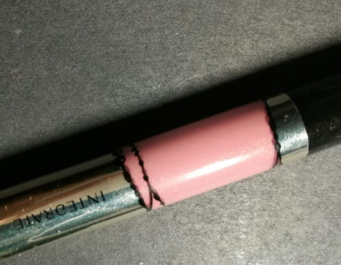 唇彩和口紅哪個危害大？