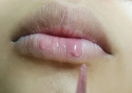 唇彩和口紅哪個危害大？