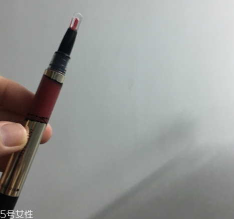 唇彩可以帶上飛機(jī)嗎？不用過(guò)于擔(dān)心