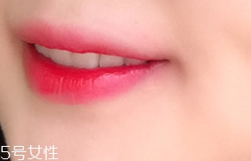 唇彩怎么涂？按照步驟涂抹