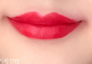 唇彩怎么涂？按照步驟涂抹