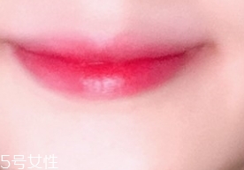 唇彩怎么涂？按照步驟涂抹