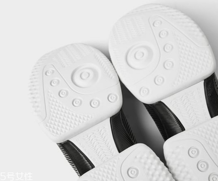 zara低配版巴黎世家襪子鞋多少錢_在哪買？
