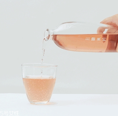 且聽風吟玫瑰酒好喝嗎？哪里買？