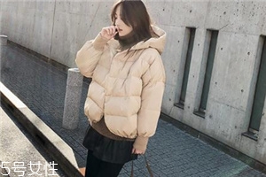 短款羽絨服怎么搭配？小個子女生的顯高利器