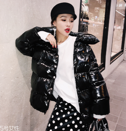 短款羽絨服怎么搭配？小個子女生的顯高利器