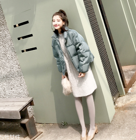 短款羽絨服怎么搭配？小個(gè)子女生的顯高利器