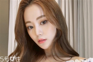 凌亂小卷中長發(fā)怎么弄好看？超美的凌亂小卷中長發(fā)