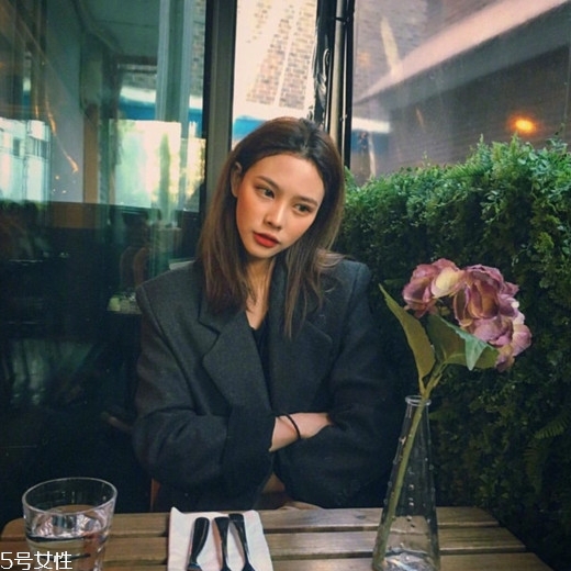 齊肩直發(fā)染什么顏色好看？簡單好看的齊肩發(fā)扎法