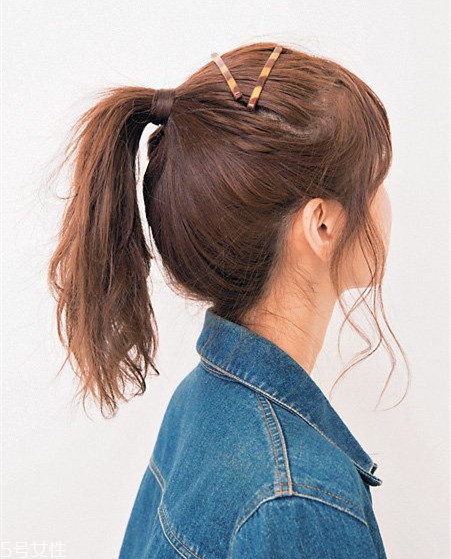 冬天系圍巾怎么扎頭發(fā)？適合搭配羽絨服的發(fā)型