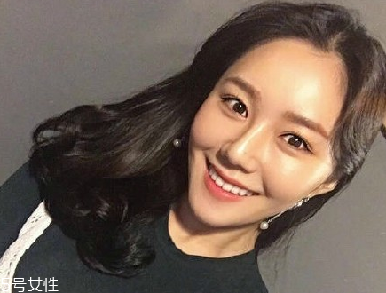 凌亂小卷中長發(fā)怎么弄好看？超美的凌亂小卷中長發(fā)