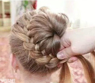 小女孩扎什么頭發(fā)好看？小公主發(fā)型大全