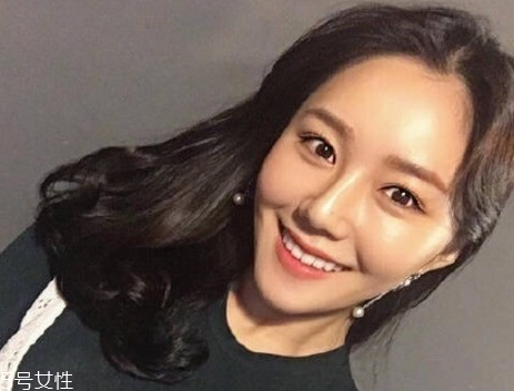 凌亂小卷中長發(fā)怎么弄好看？超美的凌亂小卷中長發(fā)