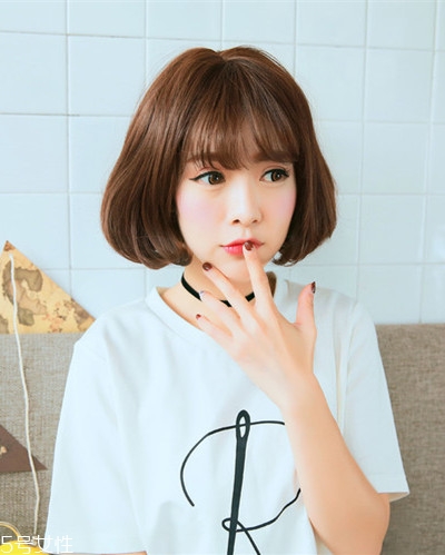 小個(gè)子女生適合什么發(fā)型？蓬松隨意效果