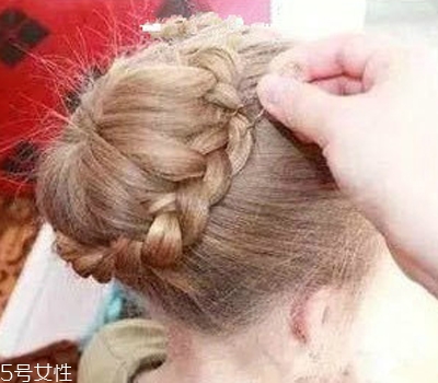 小女孩扎什么頭發(fā)好看？小公主發(fā)型大全