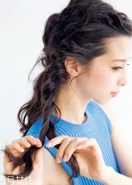 女生冬天長(zhǎng)發(fā)怎么編好看？長(zhǎng)發(fā)妹紙才懂得的痛
