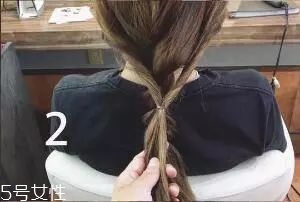 女生冬天長(zhǎng)發(fā)怎么編好看？長(zhǎng)發(fā)妹紙才懂得的痛