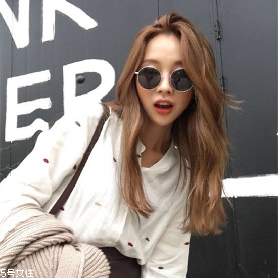 凌亂小卷中長發(fā)怎么弄好看？超美的凌亂小卷中長發(fā)