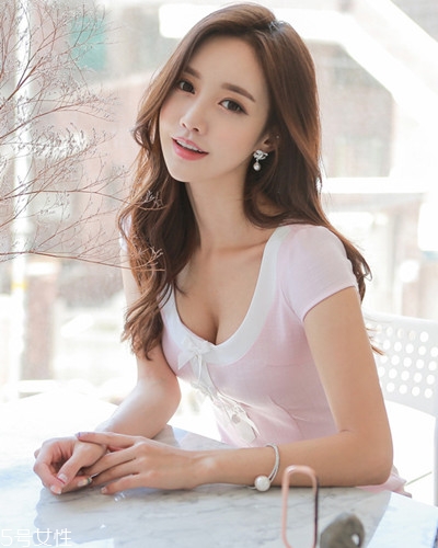 小個(gè)子女生適合什么發(fā)型？蓬松隨意效果