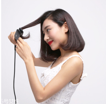 直發(fā)怎么弄卷發(fā)？直發(fā)夾板可以弄內(nèi)扣