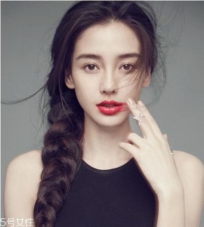 女生冬天長(zhǎng)發(fā)怎么編好看？長(zhǎng)發(fā)妹紙才懂得的痛