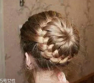 小女孩扎什么頭發(fā)好看？小公主發(fā)型大全