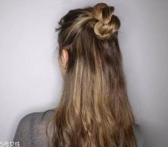 女生冬天長(zhǎng)發(fā)怎么編好看？長(zhǎng)發(fā)妹紙才懂得的痛