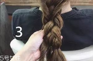 女生冬天長(zhǎng)發(fā)怎么編好看？長(zhǎng)發(fā)妹紙才懂得的痛