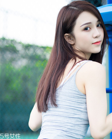 秋冬適合什么顏色的頭發(fā)？再燙個卷發(fā)更秋冬