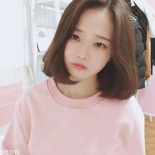 2018冬天流行什么發(fā)色？簡單漂亮的披肩發(fā)