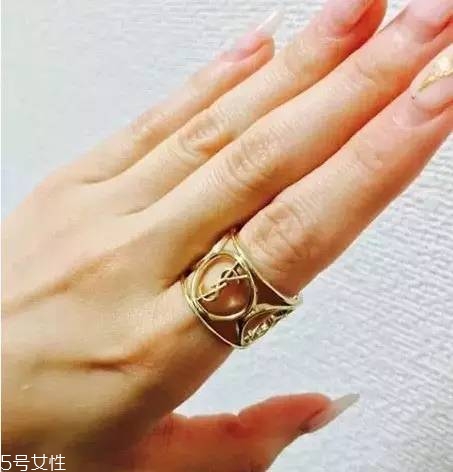 如何選擇口紅色號(hào)？口紅必不可少