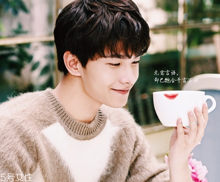 嬌蘭親親567是什么顏色？活色生香吻的秘訣