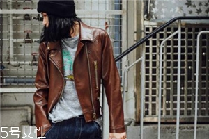 棕色皮衣怎么搭配？玩轉(zhuǎn)復(fù)古潮流風(fēng)