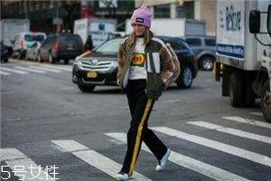 校服褲搭配什么鞋子？不同鞋子不同風格