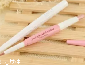 臥蠶和眼袋的區(qū)別是什么？臥蠶是肌肉眼袋是肥肉