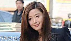 臥蠶和眼袋的區(qū)別是什么？臥蠶是肌肉眼袋是肥肉