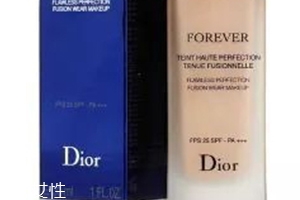 雅詩蘭黛和dior迪奧粉底液哪個(gè)好？